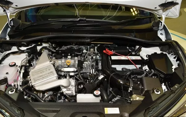 Toyota C-HR 2018 luxury engine bay
