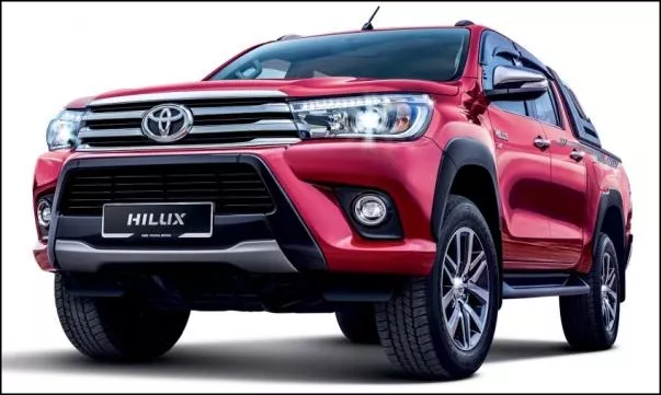 facelifted Toyota Hilux 2017 angular front