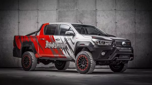 Angular front of a Toyota Hilux 2018