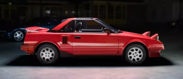 side view of the Toyota MR2