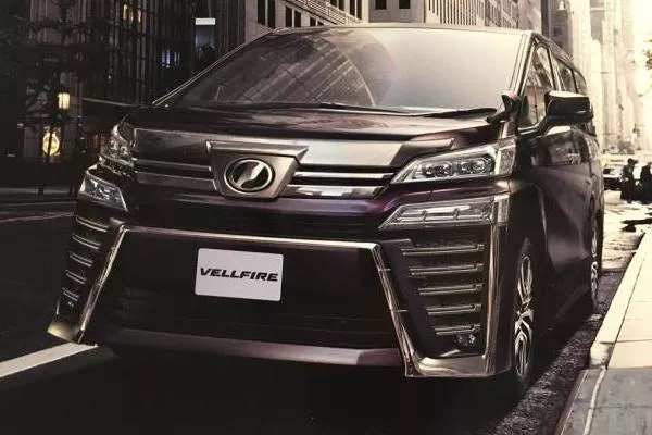 Toyota Vellfire 2018 Normal Type vs. Toyota Vellfire 2018 ZG Toyota Vellfire 2018 ZG