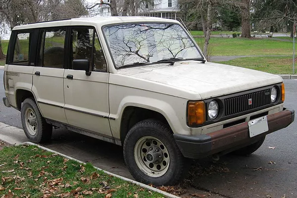 A picture of the 1st-gen Isuzu Trooper