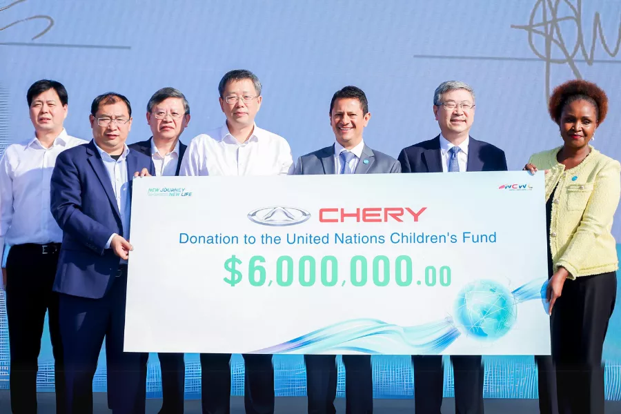 Chery executives together with representatives from UNICEF