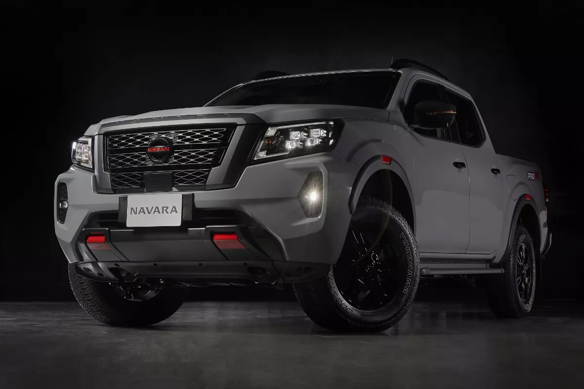 2021 Nissan Navara front profile shot