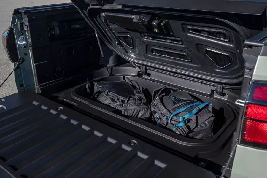 Santa Cruz cargo bay