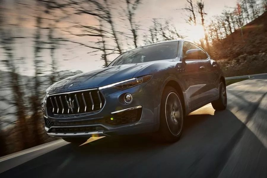 Levante Hybrid on road