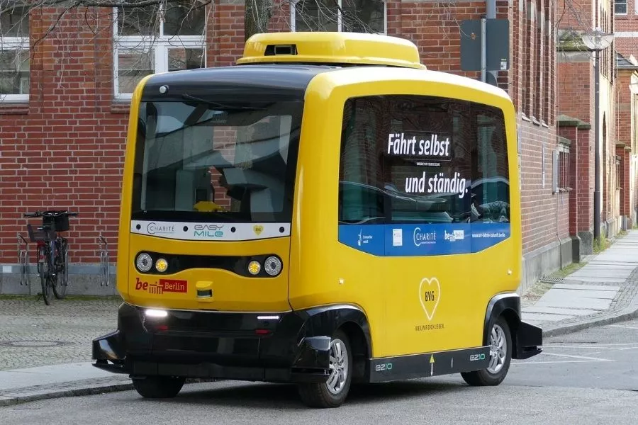 Self-driving shuttle