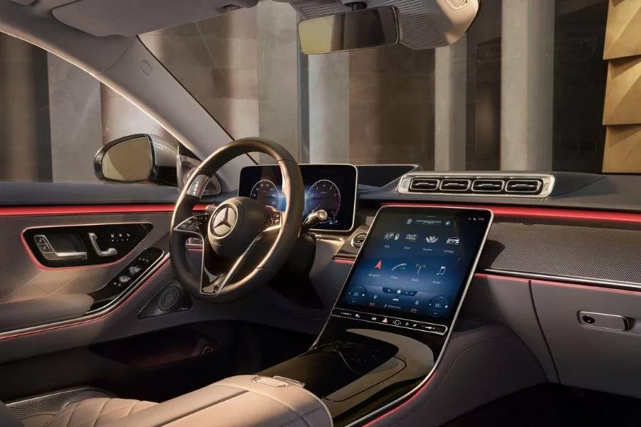2022 Mercedes-Benz S-Class cockpit