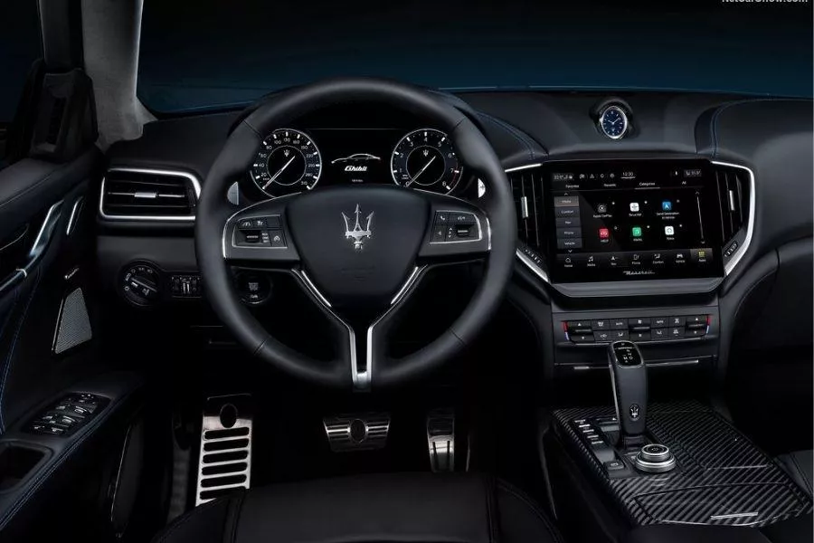 Maserati Ghibli Hybrid cockpit