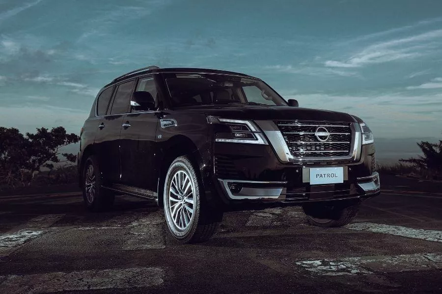 2022 Nissan Patrol black 