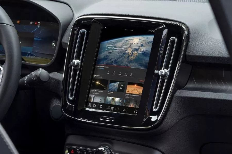 Volvo C40 head unit