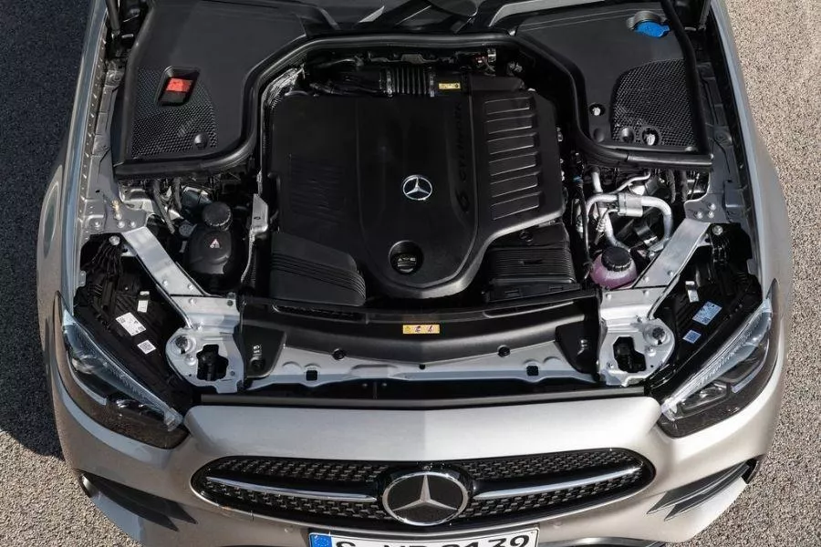 E-Class engine bay E-Class engine bay