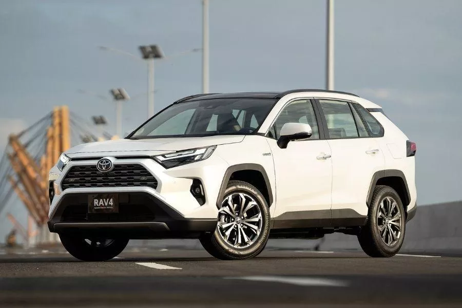 Toyota RAV4 Hybrid side 