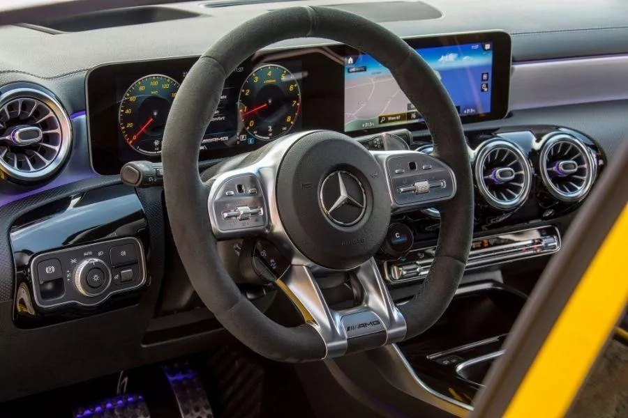 A 35 AMG cockpit