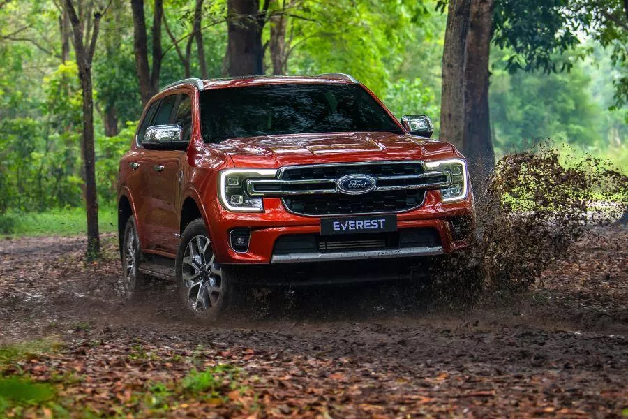 2022 Ford Everest red  