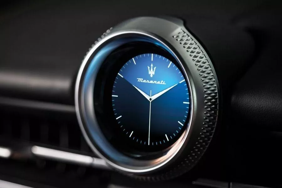 Maserati Grecale clock