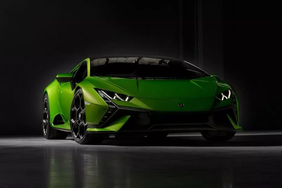 Lamborghini Huracan Tecnica front 