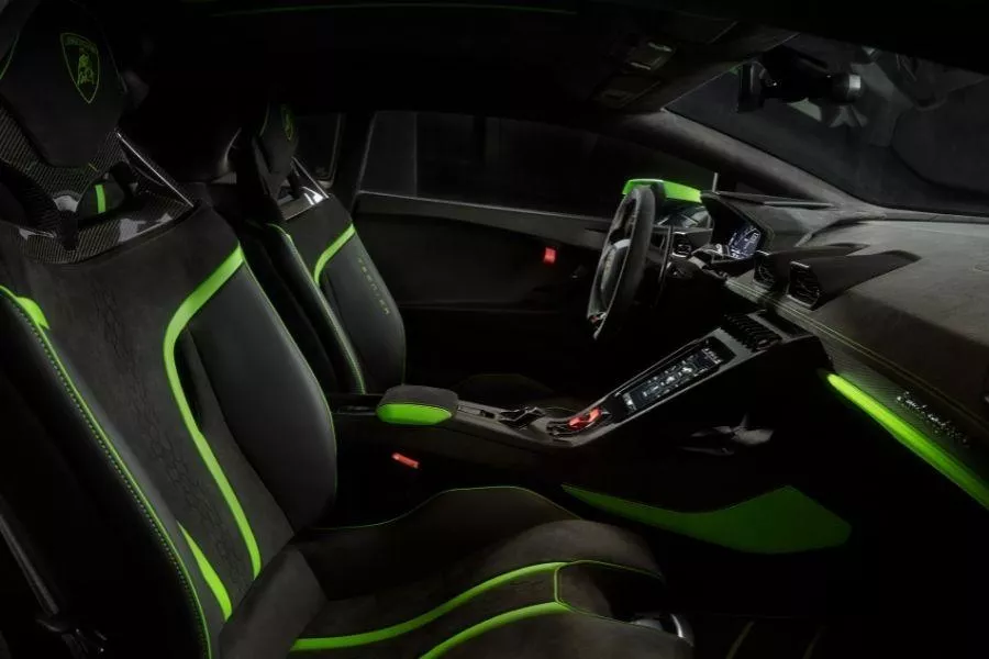 Lamborghini Huracan Tecnica interior