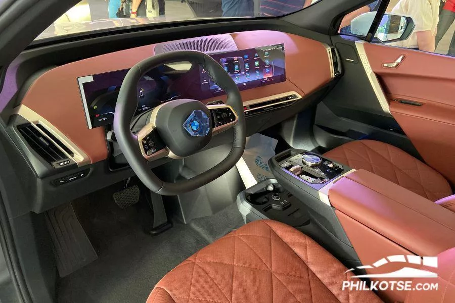 2022 BMW iX interior 