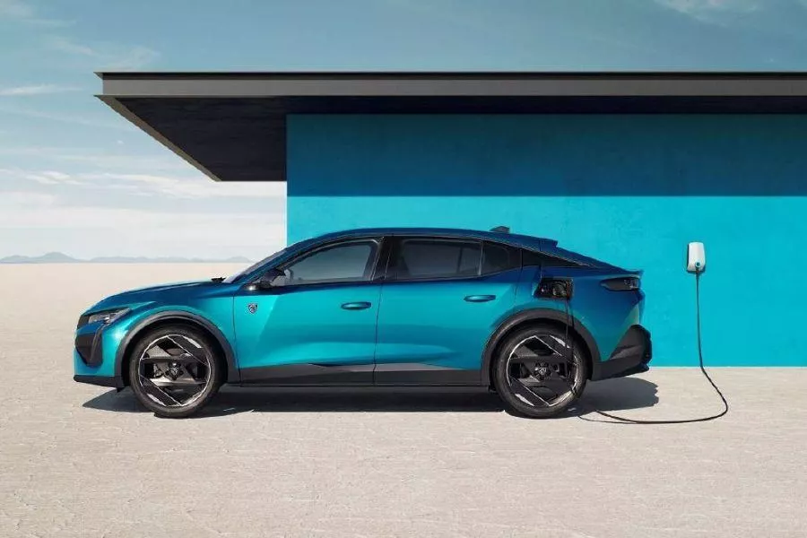 2023 Peugeot 408 charging 