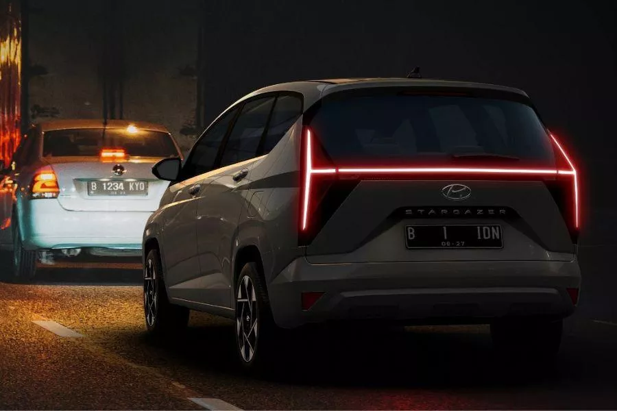 Hyundai Stargazer rear Hyundai Stargazer rear