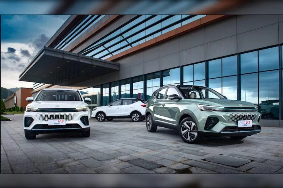 MG VS HEV three shot 