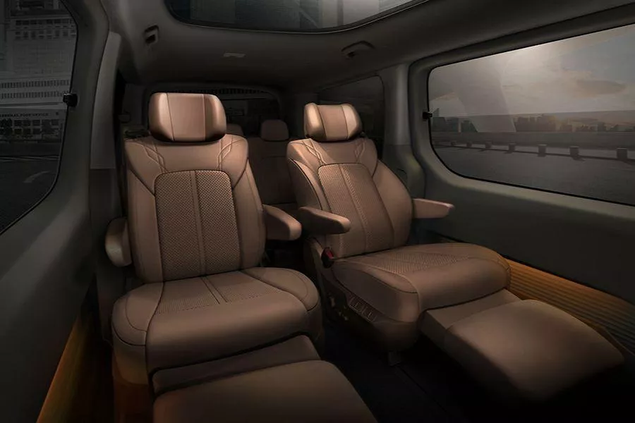 2023 Hyundai Staria interior 
