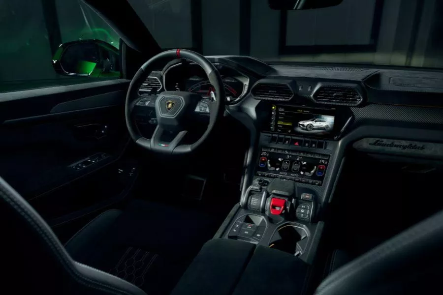 Lamborghini Urus Performante interior 