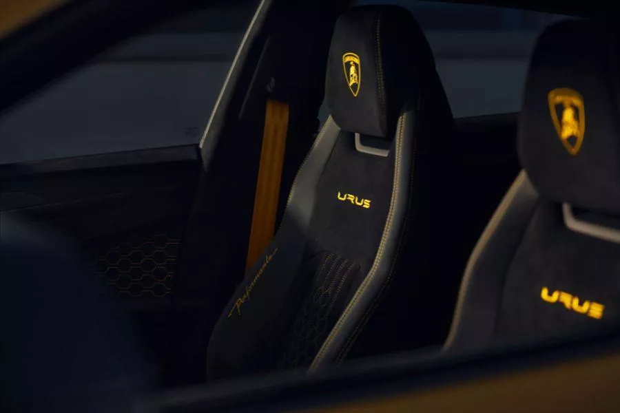 Lamborghini Urus Performante seats 