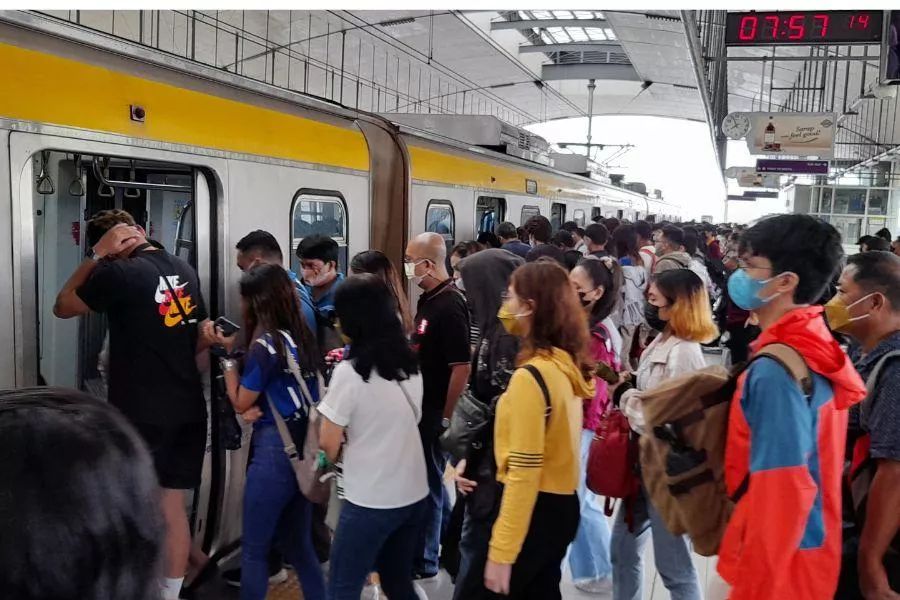 LRT-2 passengers LRT-2 passengers