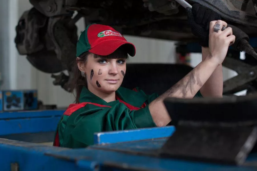 Lady mechanic Lady mechanic