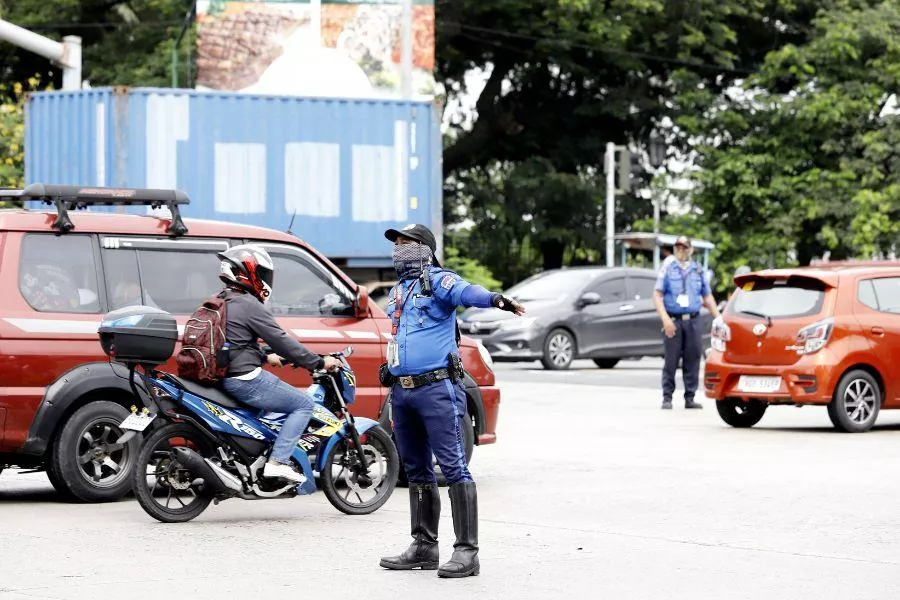 MMDA traffic enforcers