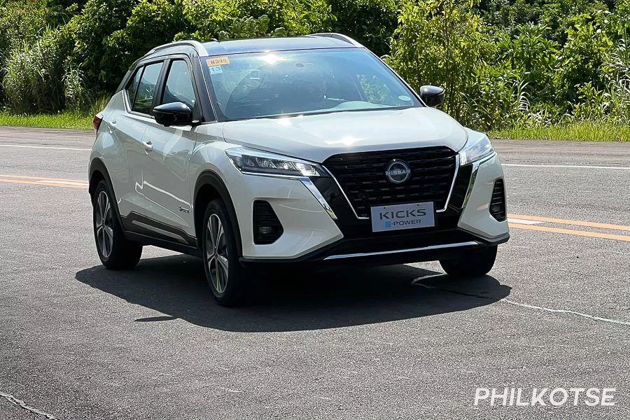 Nissan Kicks on highway 