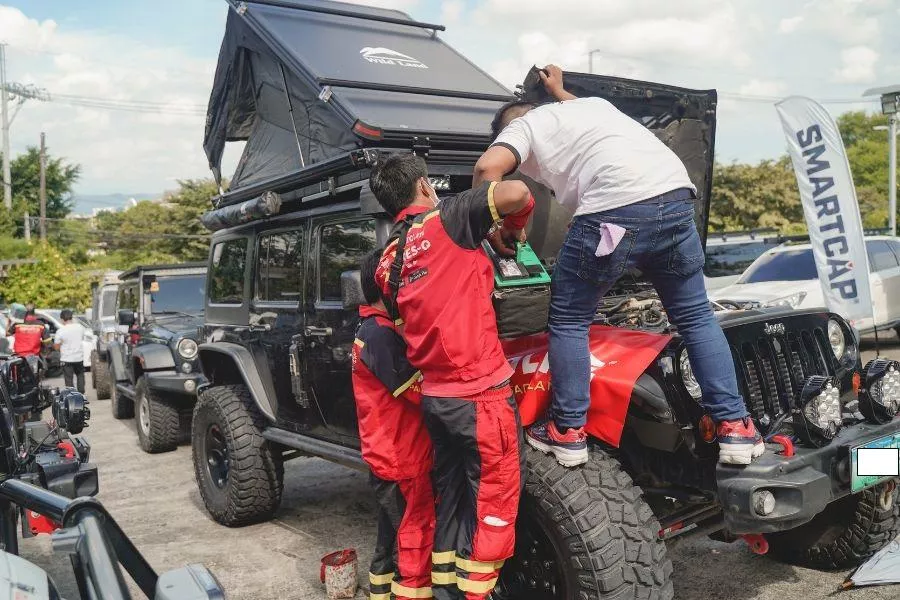 Team fixing off-road vehicle 