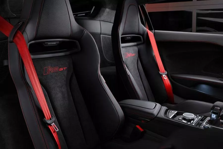 Audi R8 GT seatbelts