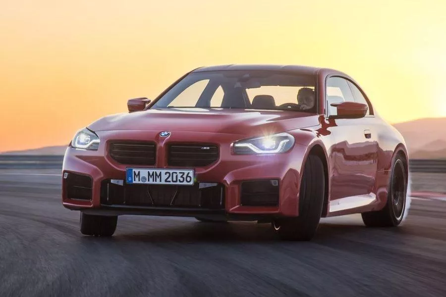 2023 BMW M4 on track 
