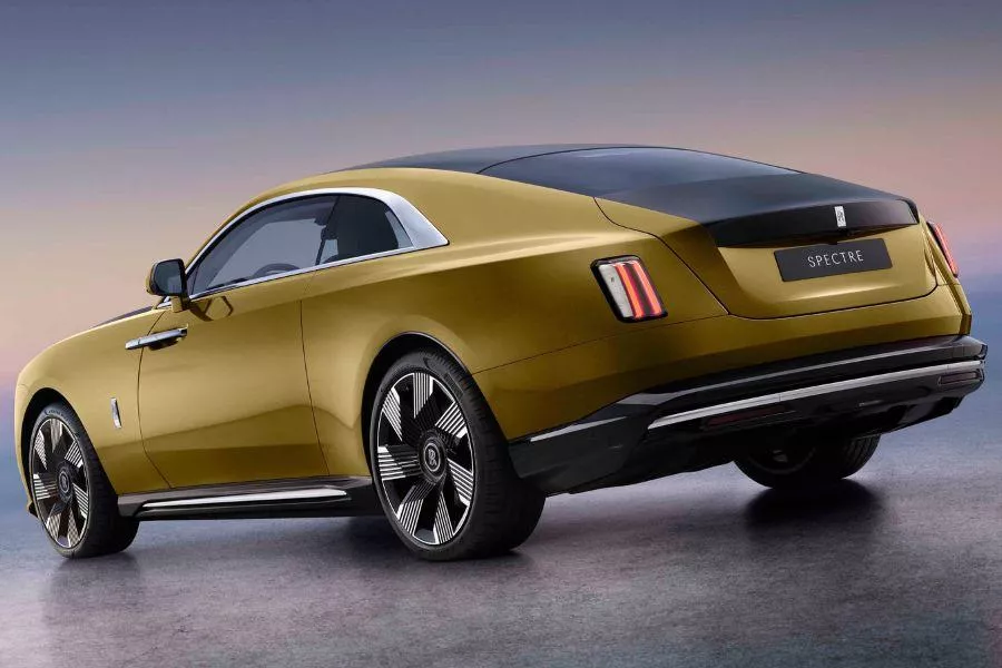 Rolls-Royce Spectre rear 