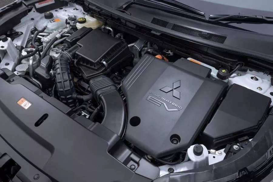 Mitsubishi Outlander PHEV engine 