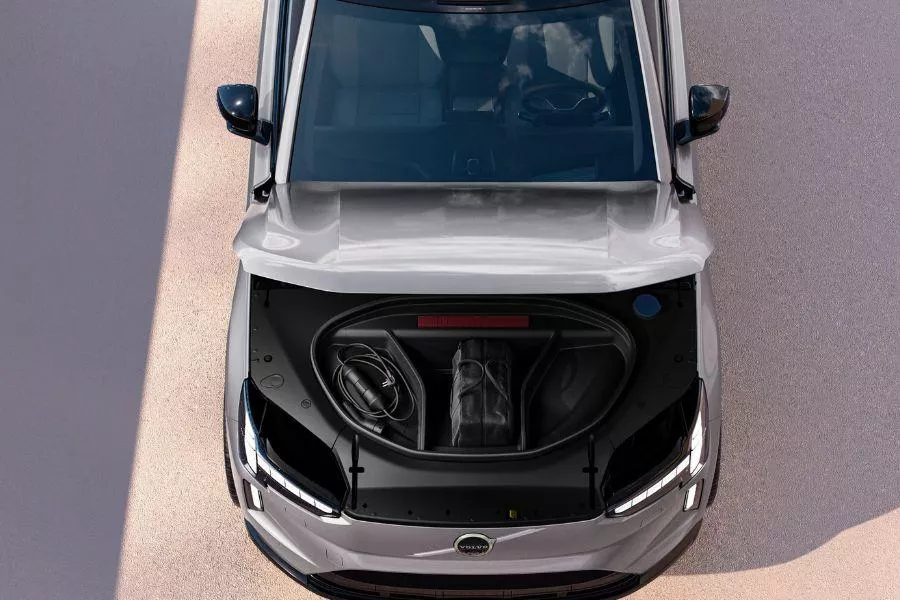 Volvo EX90 charging equipment 