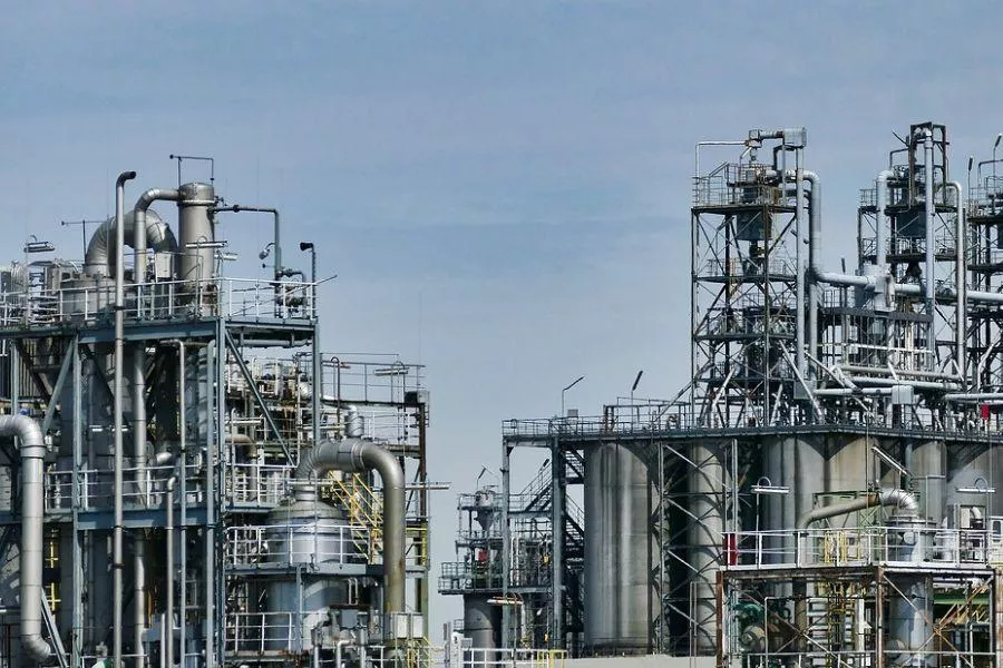 Oil refinery 
