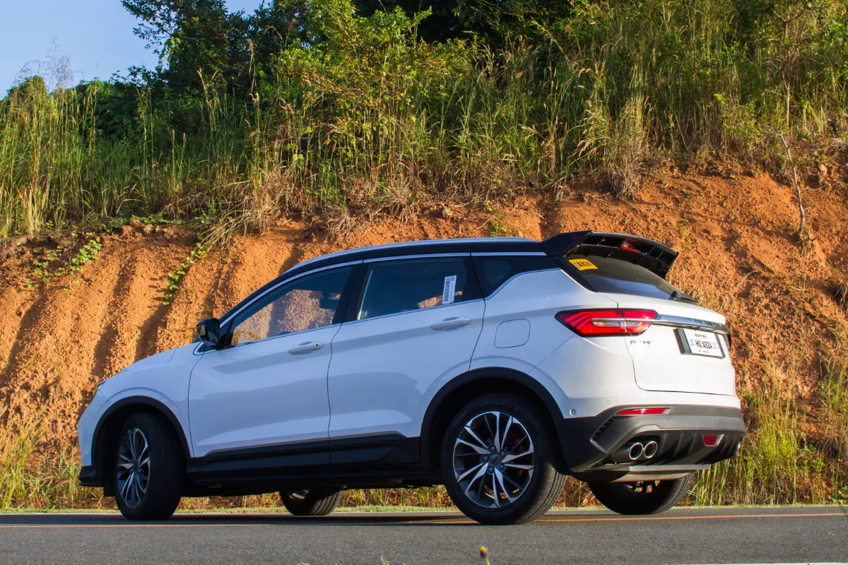 2020 Geely Coolray side profile