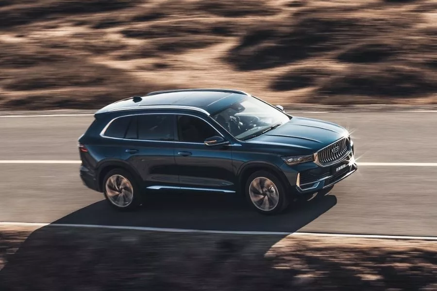 Geely Xingyue L on road