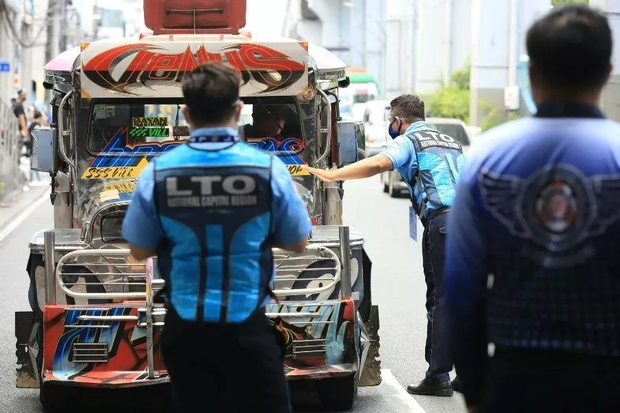 LTO apprehending jeepney