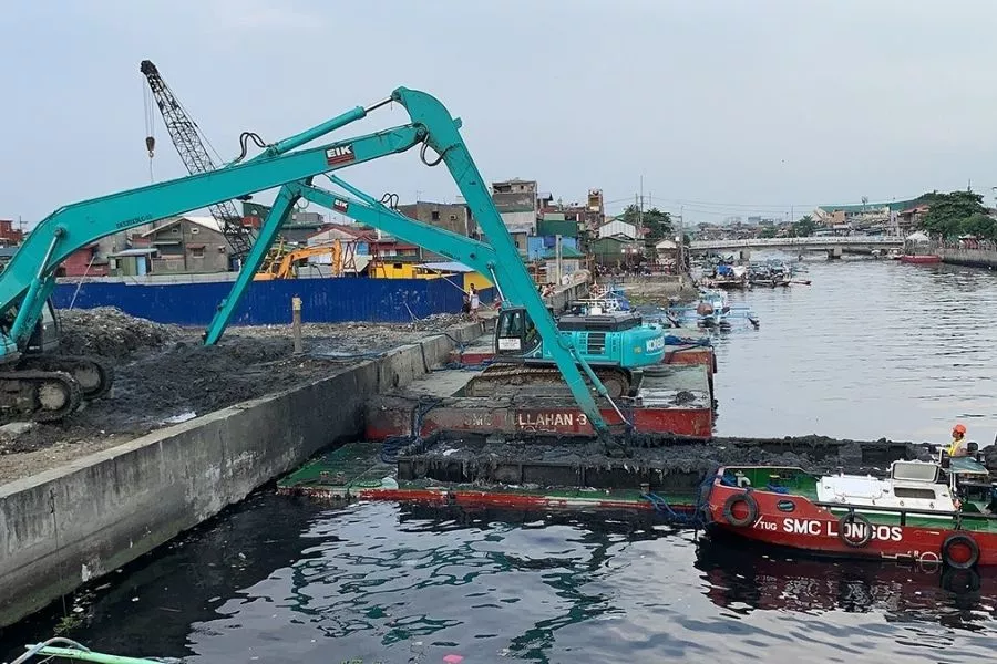 Pasig River Expressway construction