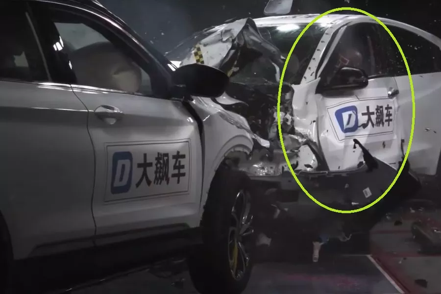 HR-V vs Coolray crash 1