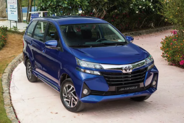 2020 Toyota Avanza front profile shot