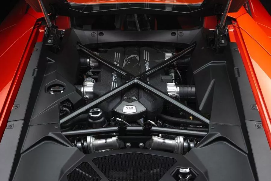 Lamborghini V12