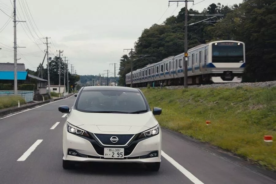 Nissan LEAF with train Nissan LEAF with train