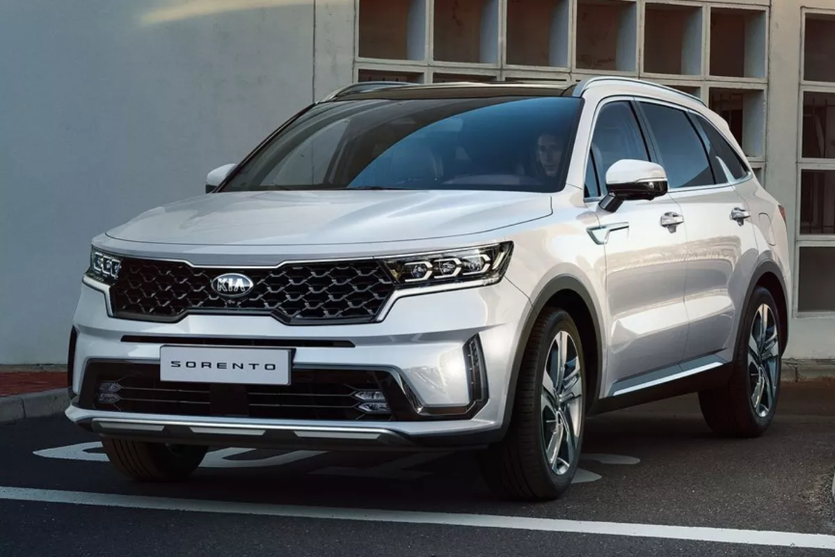 2021 Kia Sorento front profile