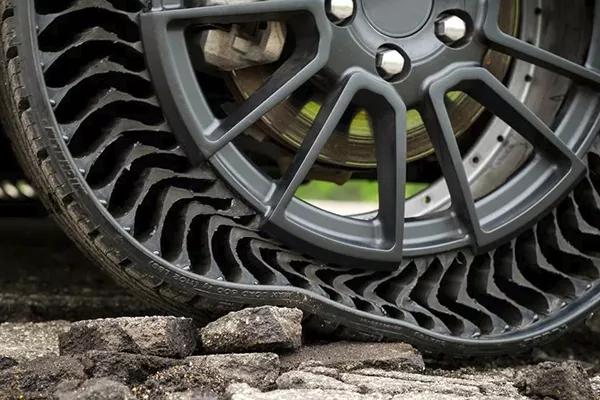 A picture of the Uptis going over small rocks